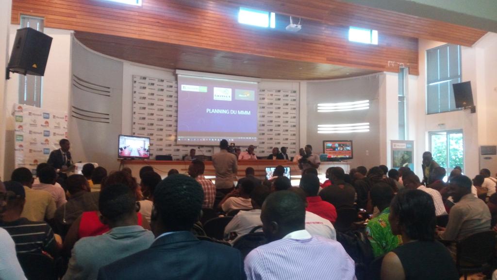 ElongWilliam's tweet photo. Salle comble.Ambiance top.La 1ere édition du Microsoft Mboa Meeting lancé par Ngueti Armand s'annonce déjà comme un succès. #MicrosoftMboa https://t.co/0Vmq7xZPz5