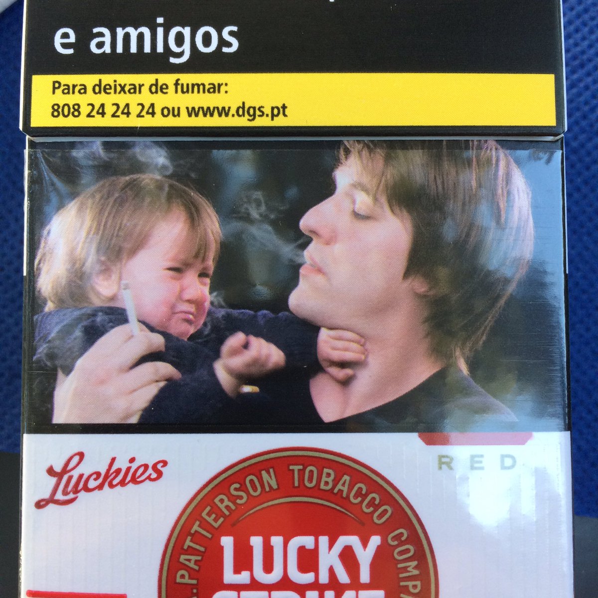 In Portugal probeert de overheid kinderen zo jong mogelijk aan het roken te krijgen.