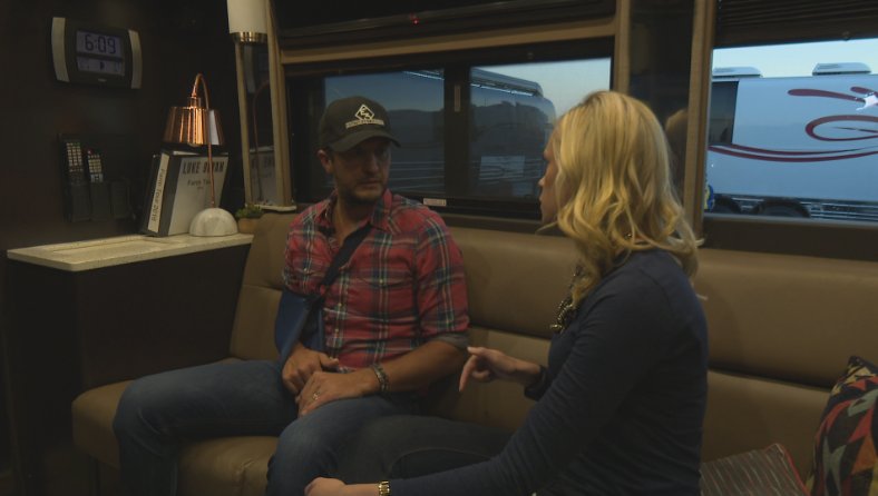BetsyJibben's tweet photo. We will air our exclusive interview with @LukeBryanOnline Monday on @AgDayTV. He talks life on the farm, #Thankful4Ag and #FarmTour2016. https://t.co/YKbYbYKPwK
