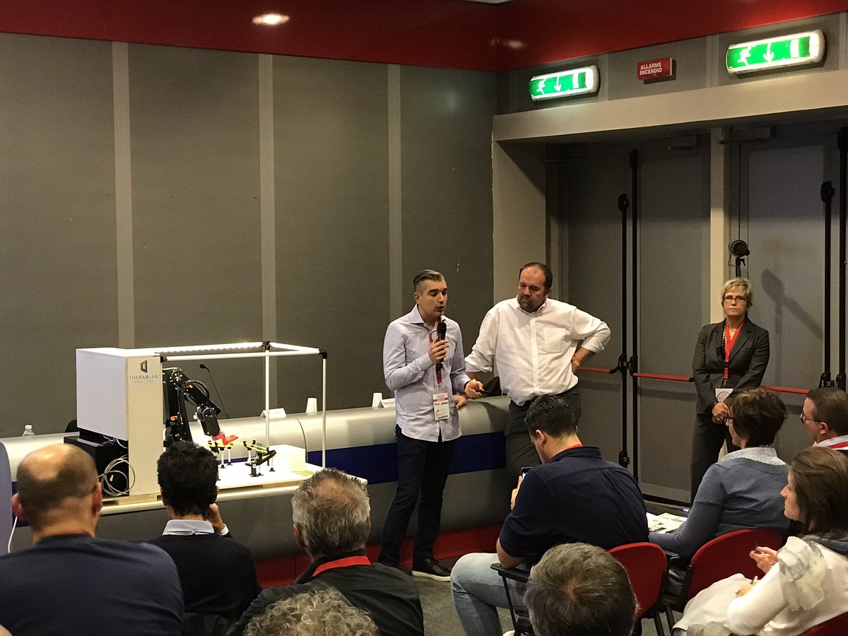 andreaandrei_'s tweet photo. Simatic IoT2020, @Siemens e @arduino insieme per unire il mondo dei makers con quello dell'industria #MFR16 https://t.co/PIa7nKIZao