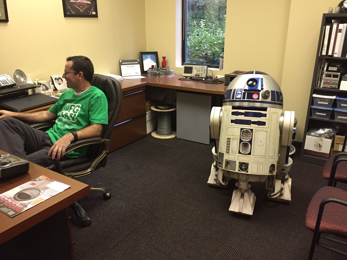 williamson_inc's tweet image. R2D2 always a crowd pleaser @flashtechnology @PageHighSchool #MFGDay16