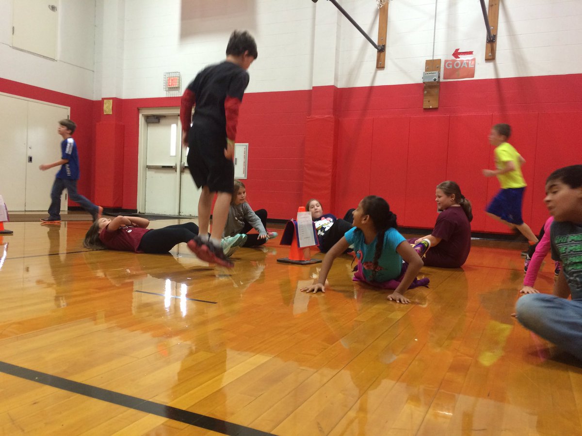 BeckmanRandy's tweet photo. Eastwood 5th grade learning about calories and its relationship to exercise during  Physical Education. This kids had a blast! #easd13 https://t.co/U02bo1fsui