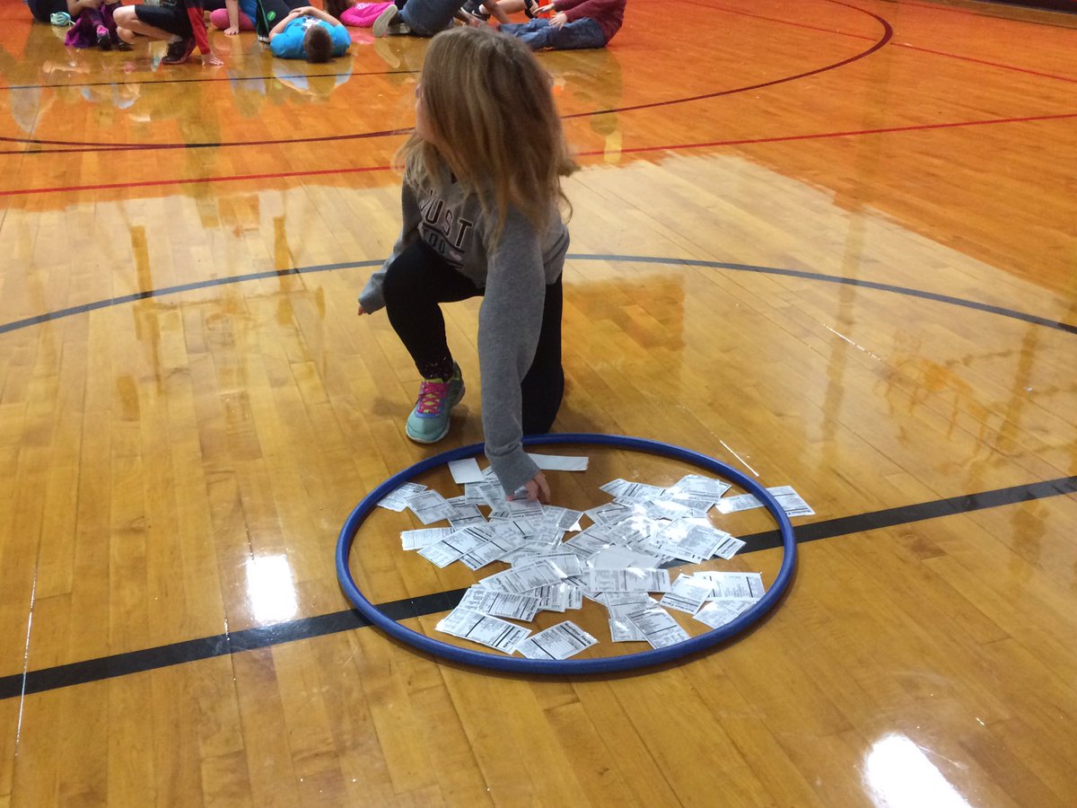 BeckmanRandy's tweet photo. Eastwood 5th grade learning about calories and its relationship to exercise during  Physical Education. This kids had a blast! #easd13 https://t.co/U02bo1fsui