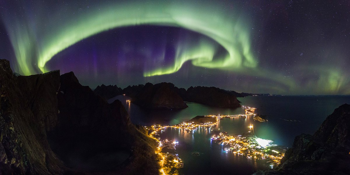 visitnorway's tweet photo. See the best images of last night’s wondrous northern lights. https://t.co/a3uqpRftPj https://t.co/lHvC3LlZAE