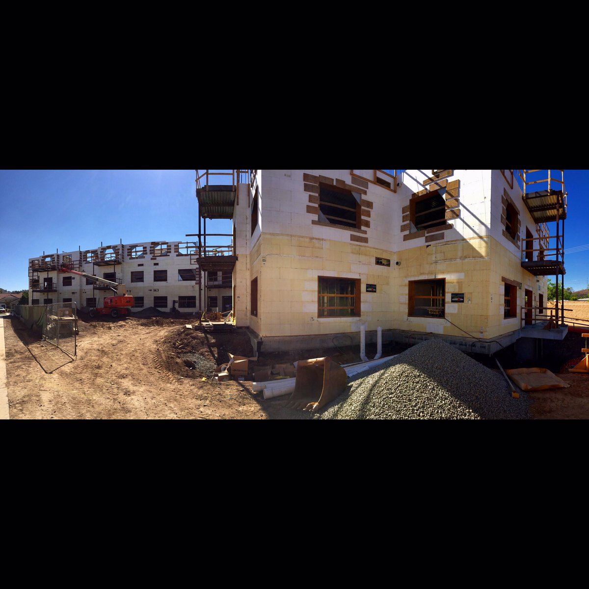 FormingSolution's tweet photo. Finishing out the week strong, on track for Monday pour. #Icf #InsulatedConcreteForms #BuiltFastBuildStrong #buildwithstrength https://t.co/ebjyRs2Cn5