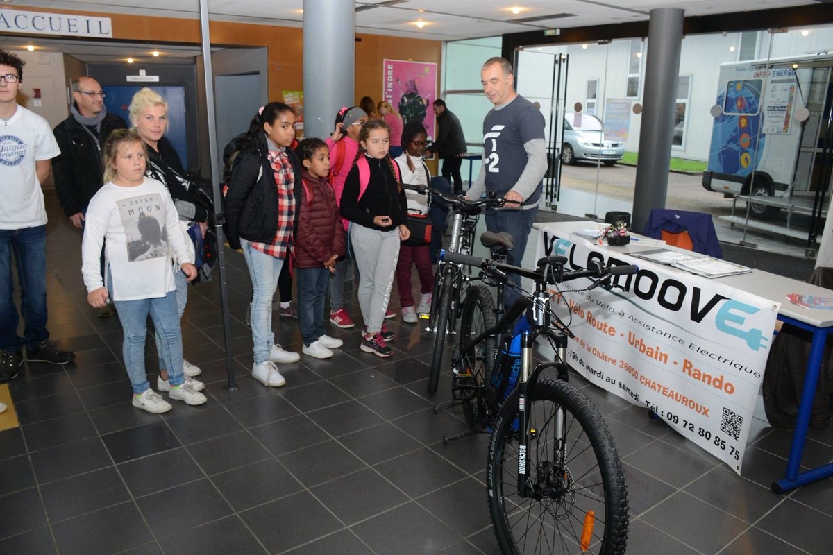 Chateauroux36's tweet photo. #FeteDeLaScience à l'IUT de #Châteauroux : rdv demain de 9h à 12h30 et de 13h30 à 16h30. Entrée libre. #science
https://t.co/nmjtqmYfSO https://t.co/YDoWMBhUqW