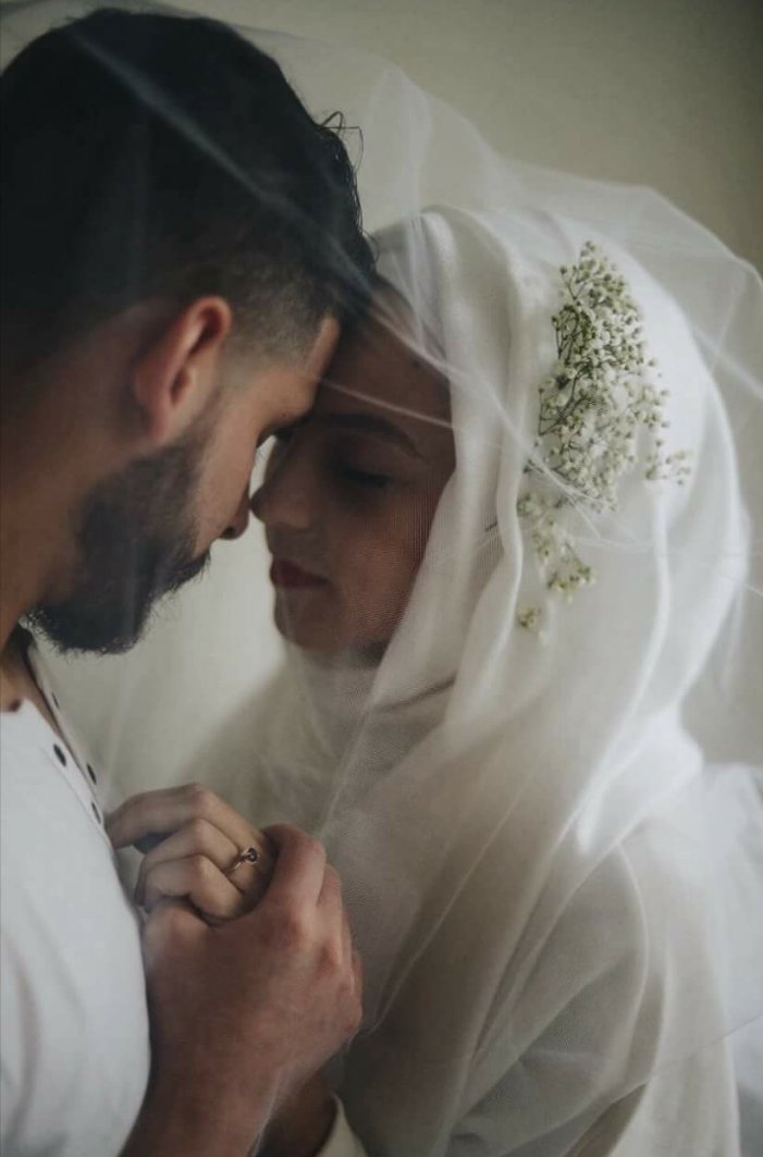 Akıllı Bir Erkek Dünyanın En Güzel Kadınını Sevmez 
Dünyasını Güzelleştiren Kadını Sever..