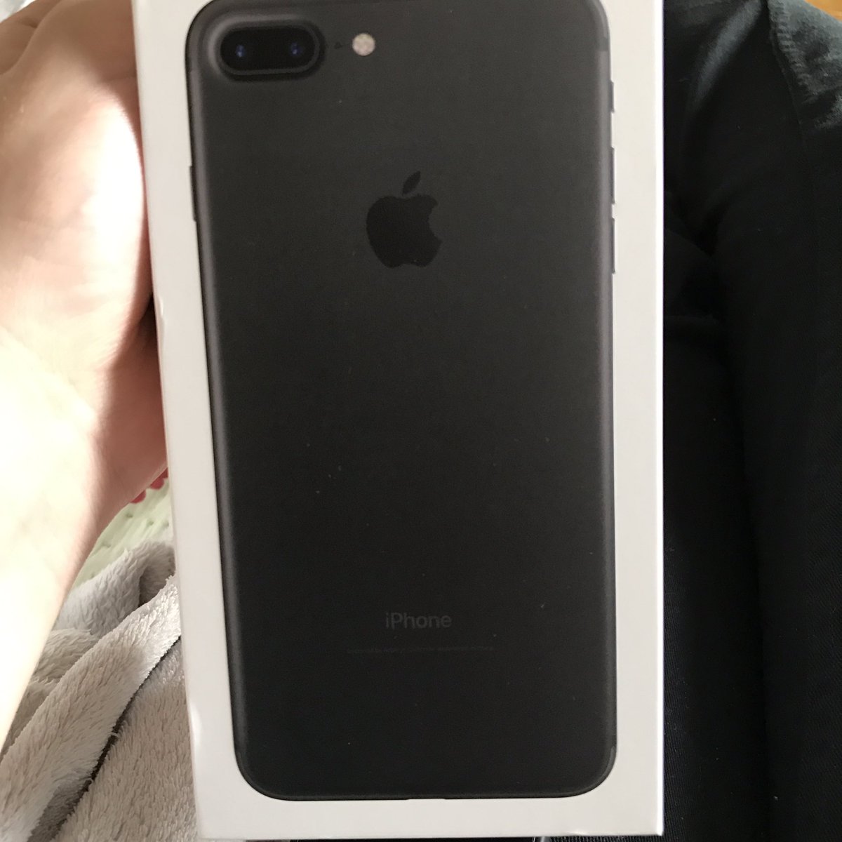 lukegott987's tweet photo. This phone is mad oml🙌🏻🙌🏻 #dalads #worthdawait oh happy birthday jas🐷 https://t.co/bCVjEGLt59