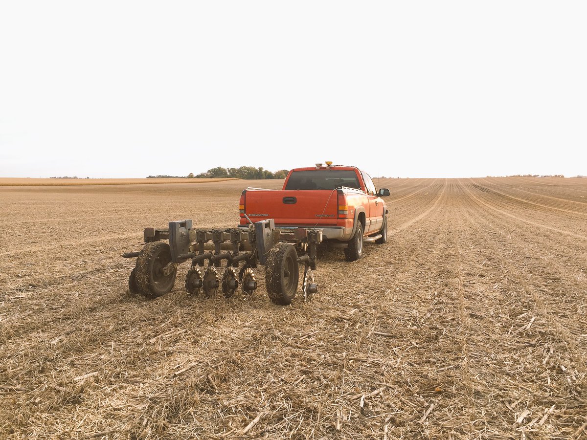 Chaset41's tweet photo. Spending the morning collecting soil #data #veris #soilmapping https://t.co/pnneLO88Ie
