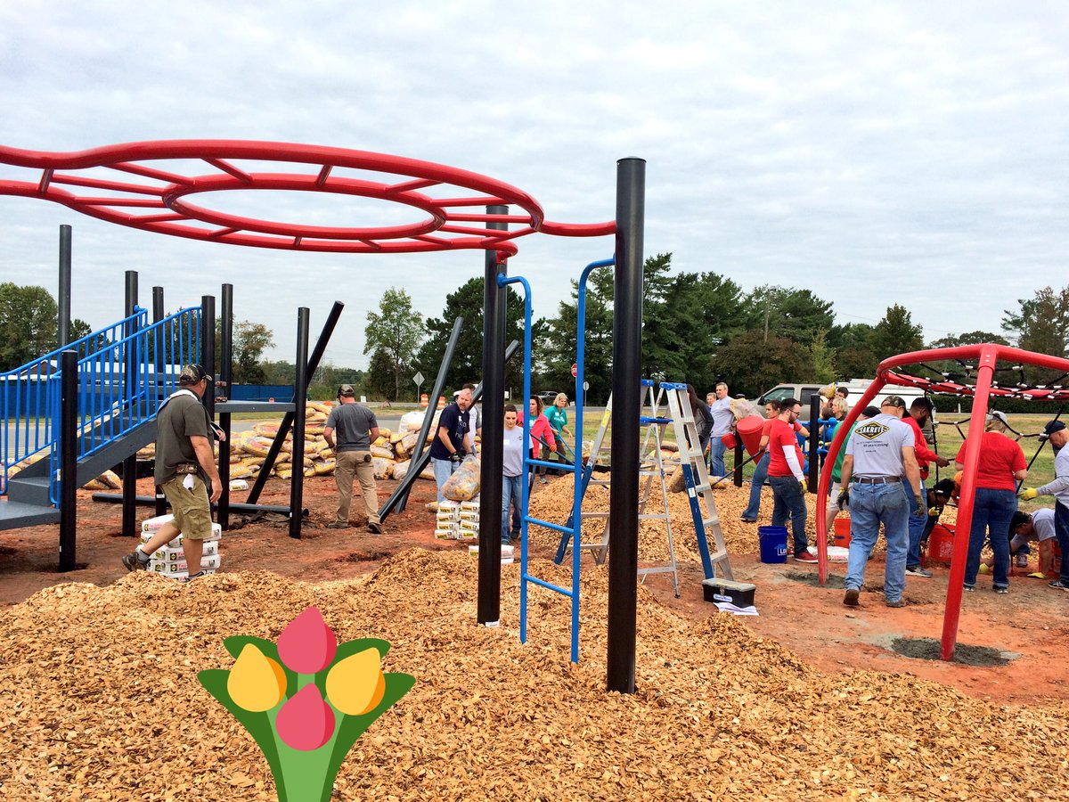 CMSSupt's tweet photo. We're making progress on a new #CLTPlayground Build for Blythe Elementary School, thanks to @CLTPlayground and over 200 volunteers. https://t.co/J2dCte1s8p