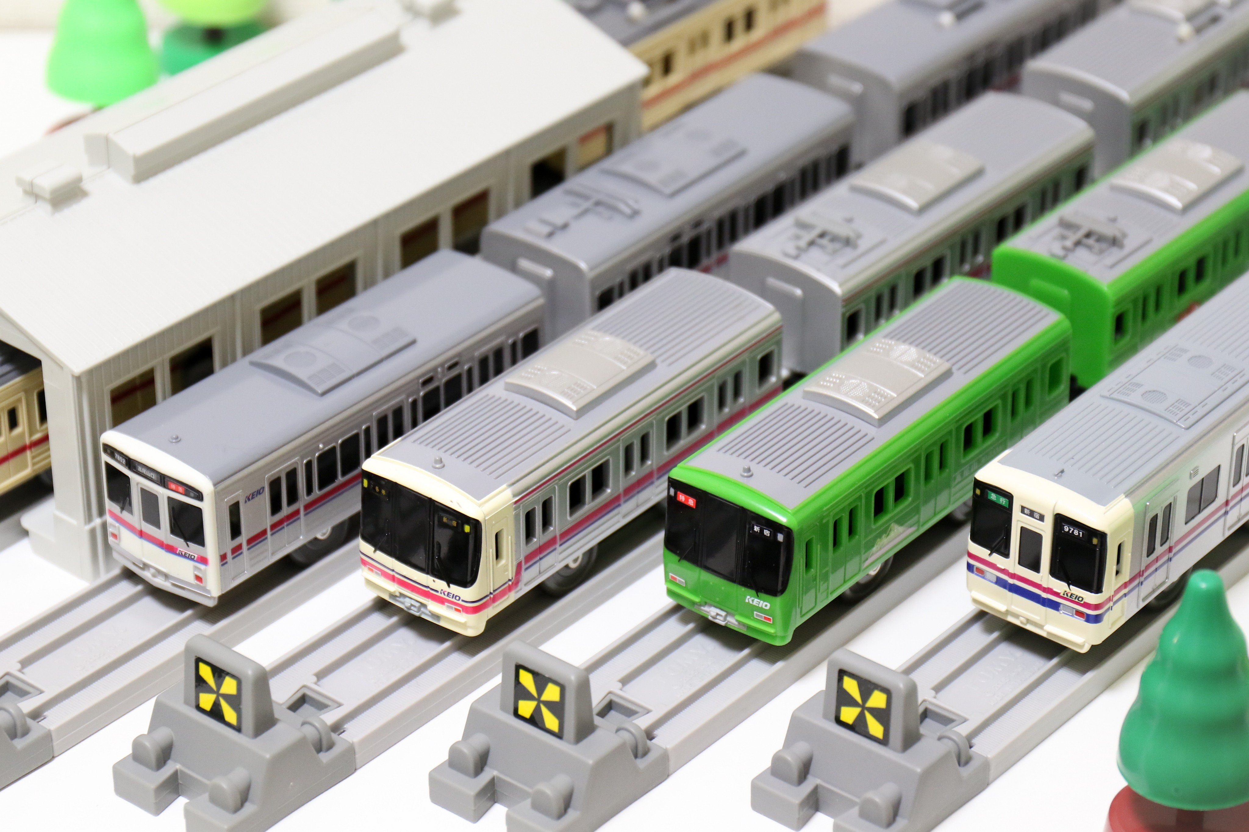 京王8000系高尾山トレイン　プラレール プラレール】京王8000系高尾山トレイン 中間車 美品 - メルカリ