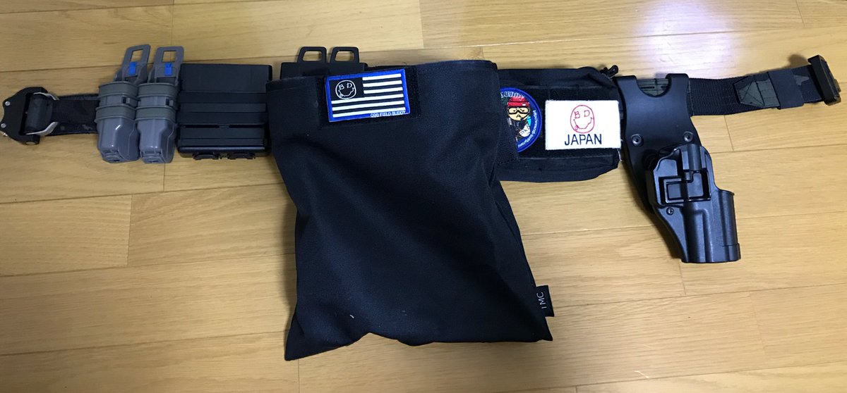 crz_8_20's tweet photo. ポーチやら取り付け後の表と裏。
#URTACTICAL https://t.co/SJmFK8ywB5