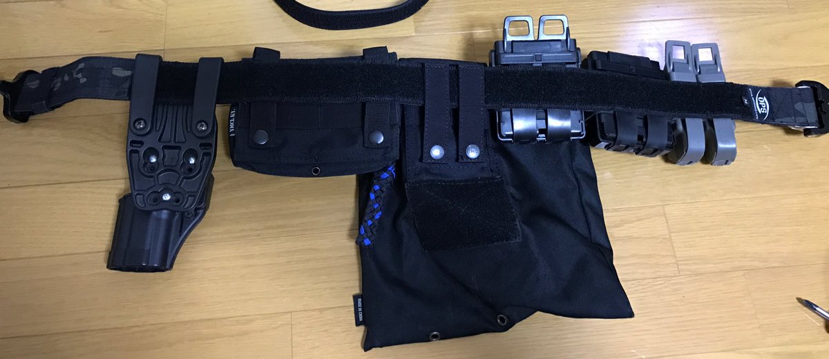 crz_8_20's tweet photo. ポーチやら取り付け後の表と裏。
#URTACTICAL https://t.co/SJmFK8ywB5