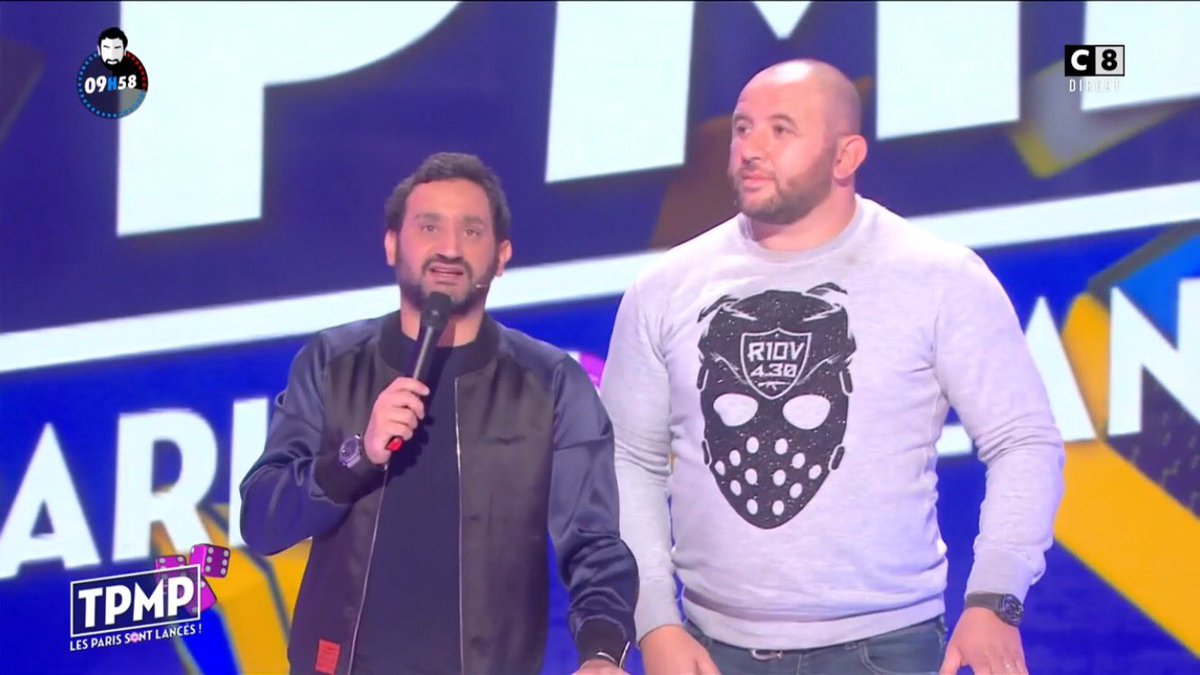 Riov430Officiel's tweet photo. Merci au 💯💉💉💉 @Mokhtar_TPMPOFF Pour Son Soutient Depuis Le Début Sweat Osveta Glitter Disponible Sur https://t.co/tf198Nvmvc #Riov430 #TPMP https://t.co/5AuQTqzMsq