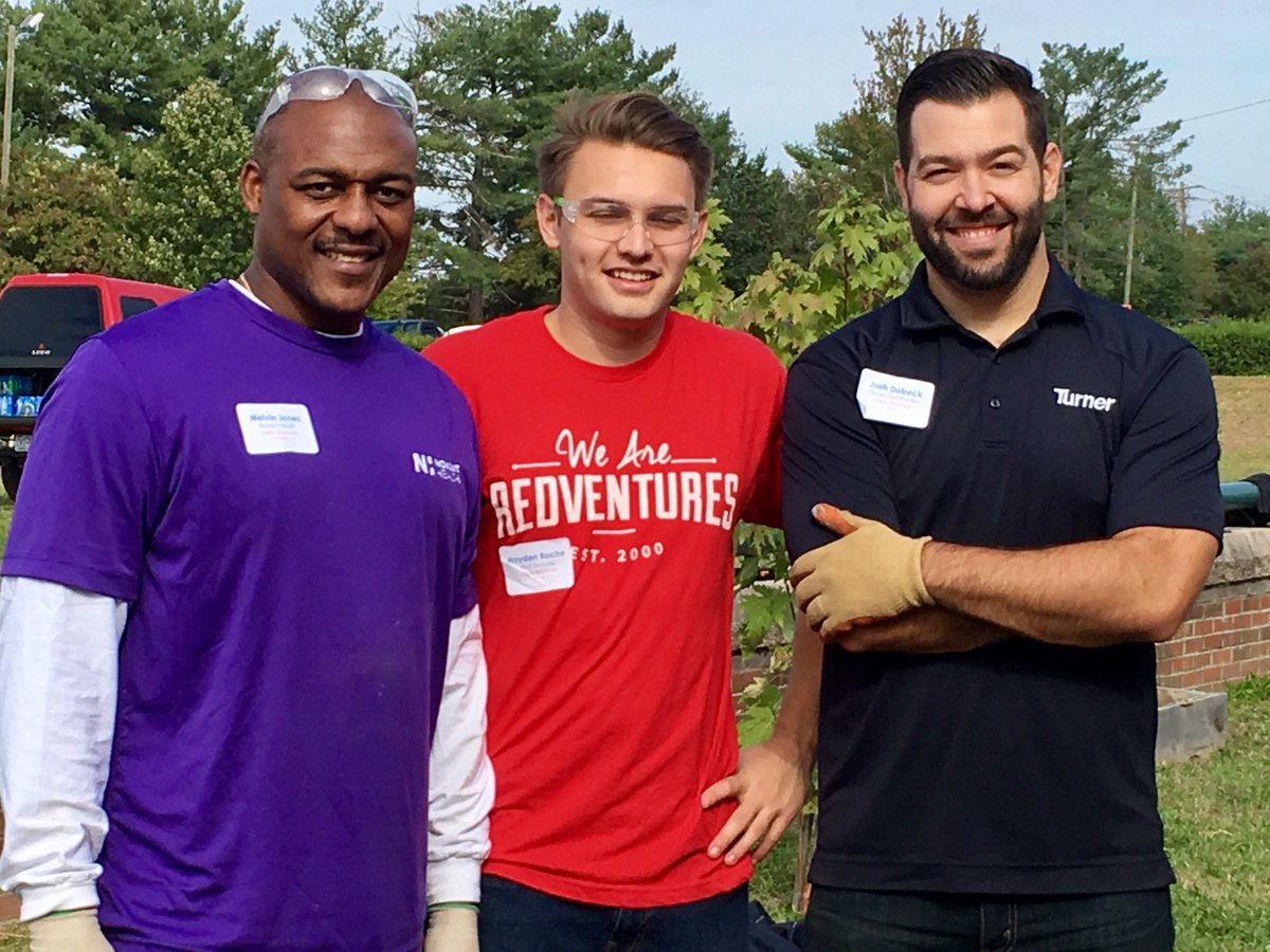 CLTPlayground's tweet photo. This crew of Novant, Red Ventures, and Turner folks is building planter boxes at Blythe Elementary! https://t.co/sw3qC9tmgl