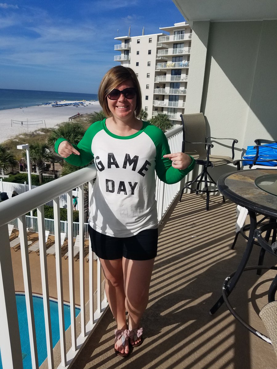 HoJo4276's tweet photo. On game days, we wear green... even on the beach! #goaces #ocaces #coachdevo https://t.co/9xapmDzFVk