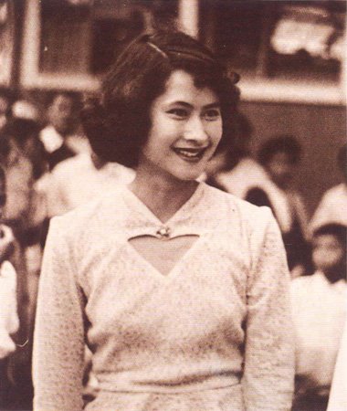 starholicxx's tweet image. สมเด็จพระพี่นางตอนสาวๆก็สวยมาก นี่นั่งเซิร์ชรูปพระองค์ท่านทั้งสามพี่น้องดู เห็นสามรูปนี่ละก็คิด สวยจัง คนโบราณเขาสวยเนาะ