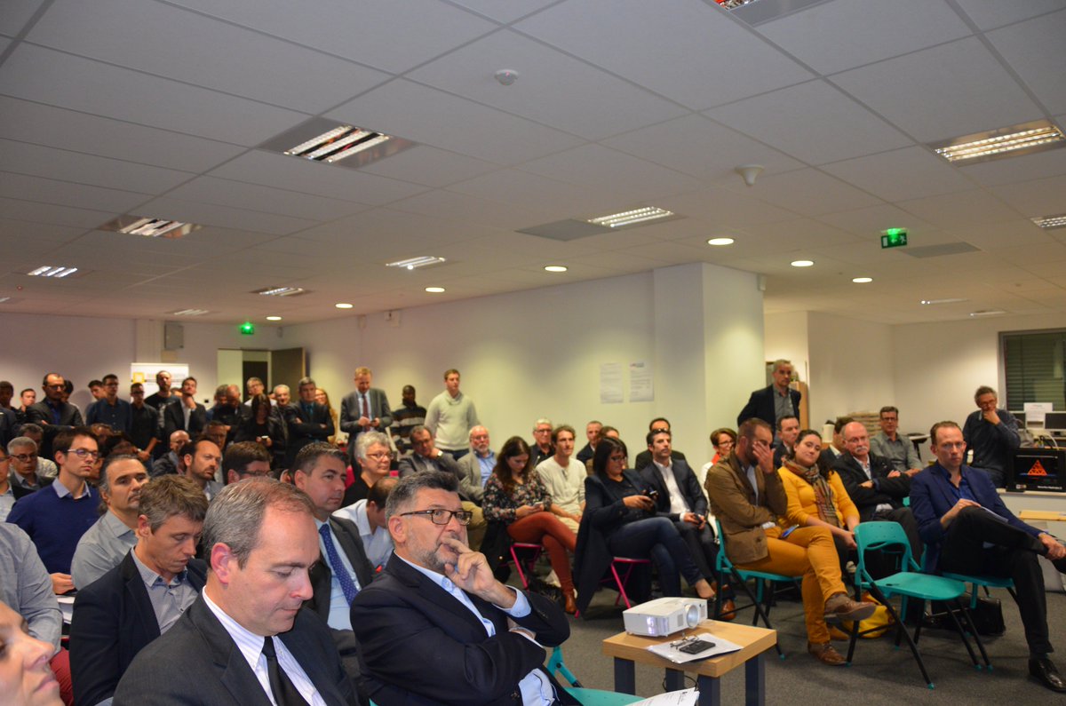 CRI_lrsy's tweet photo. Merci à tous, partenaires, entreprises, pour cette merveilleuse 3ème édition de @InnoWeek @LRSY_ville @Loconumerique @oryon85 #InnoWeek2016 https://t.co/G0HDplCpLq