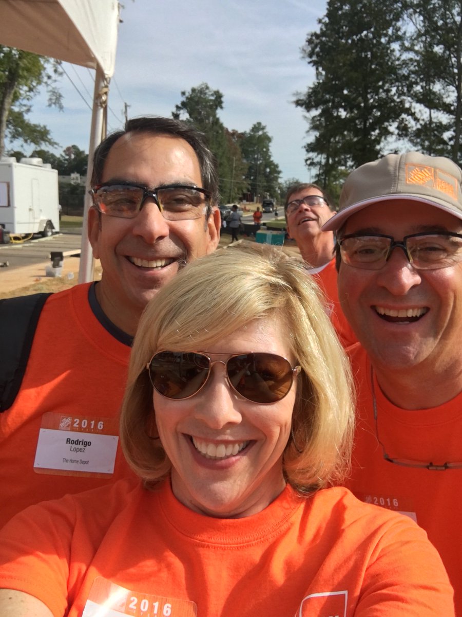 mln5ms's tweet photo. Having a fabulous day giving back with @TeamDepot #serviceselfie https://t.co/uUS630mXxE