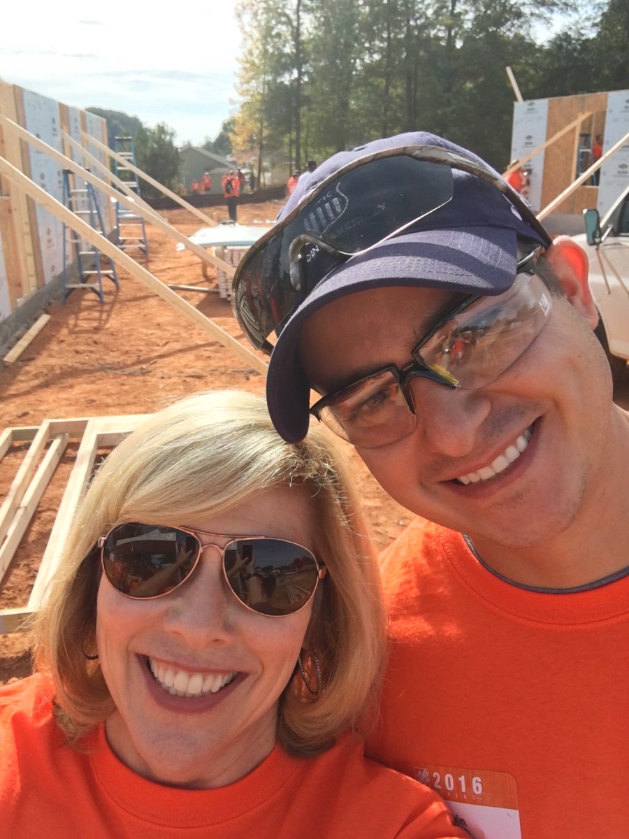 mln5ms's tweet photo. Having a fabulous day giving back with @TeamDepot #serviceselfie https://t.co/uUS630mXxE
