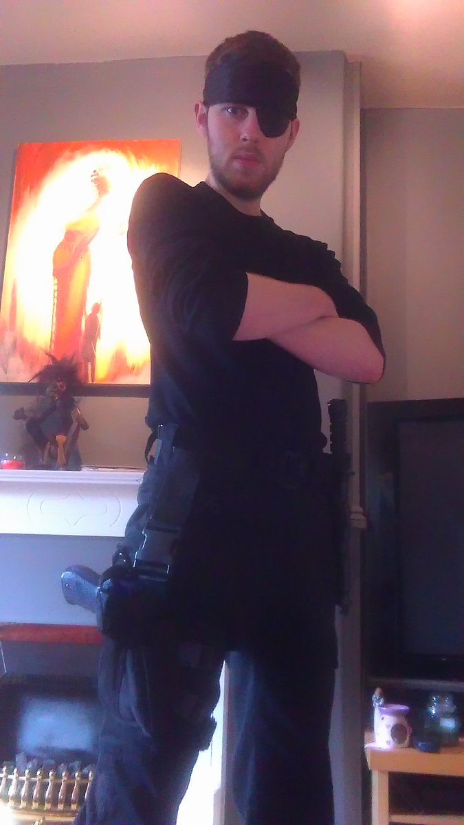 Lazurax's tweet photo. A dressed down snake from MGS for my friends birthday fancy dress party 😄 https://t.co/jupTT0Rw0e