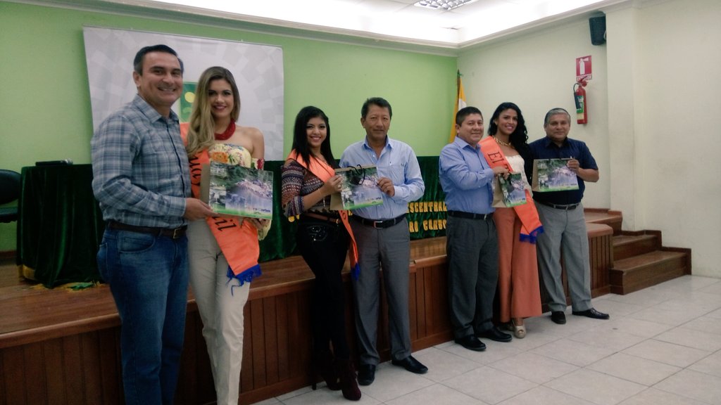 ignacioxavier's tweet photo. Recibimos a las candidatas a Reina de la Provincia del Guayas con nuestra representante #CindyCaicedo https://t.co/hEf0qAMAlv