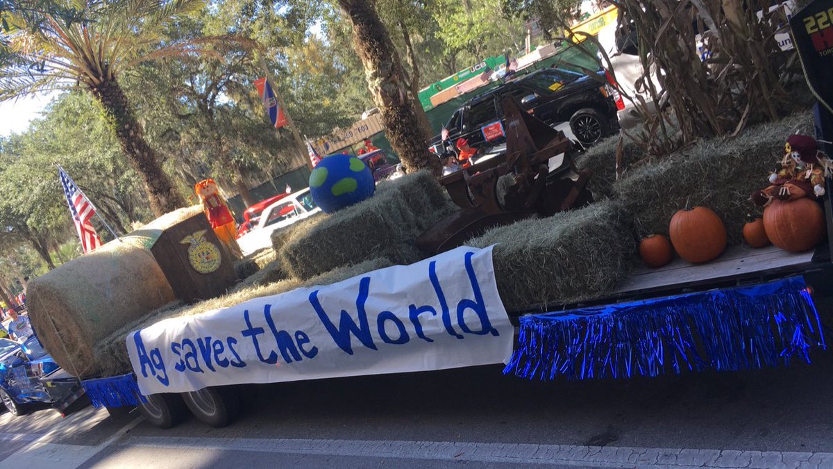 UFCFFA's tweet image. 2016 Gator HoCo parade! Hope to see you there! #FFA