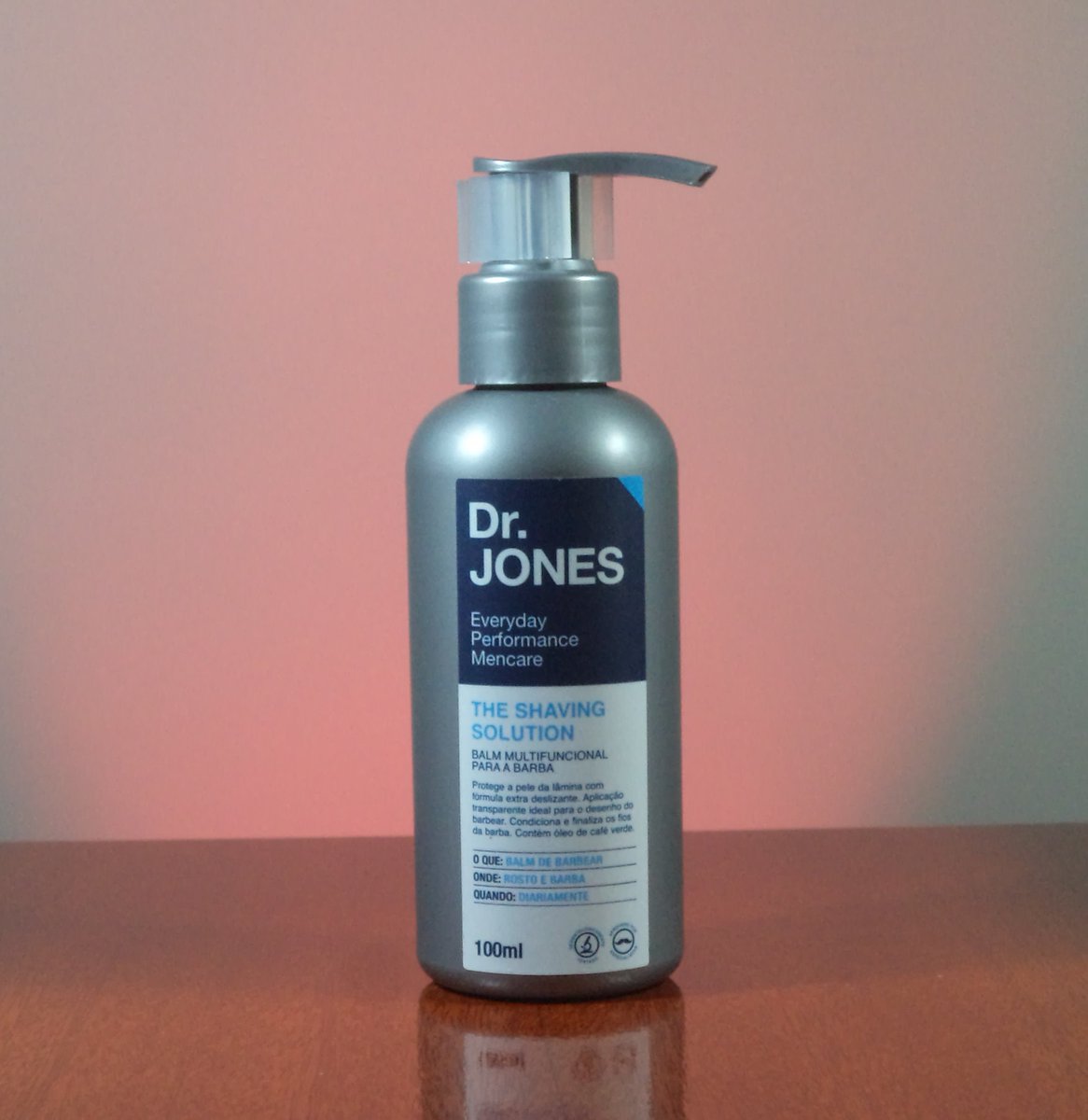 Hoss_Men's tweet photo. THE SHAVING SOLUTION hidrata, condiciona e possui textura transparente que permite desenhar a barba perfeitamente. https://t.co/DHwL0luozW https://t.co/3pRuFh4Ve5