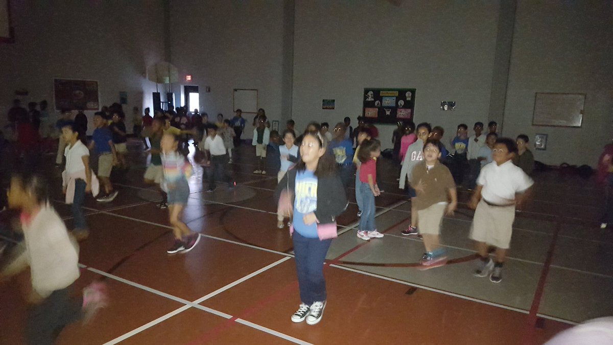 carter_ABLHICKS's tweet photo. Early Morning Movement #1st&amp;2ndgrade 
@HicksTigers @AliefISD https://t.co/iFj0VAkpUL