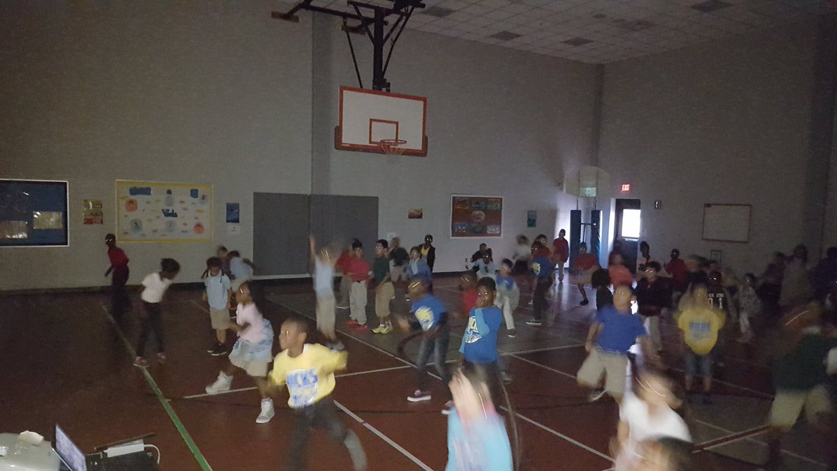 carter_ABLHICKS's tweet photo. Early Morning Movement #1st&amp;2ndgrade 
@HicksTigers @AliefISD https://t.co/iFj0VAkpUL