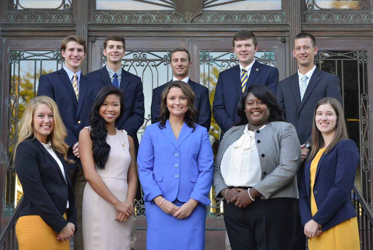 MSUGreekLife's tweet photo. Congrats to this year's Homecoming Court! Did you know that all of the candidates but 1 are members of fraternities/sororities? #MurrayState https://t.co/9YeXcA3YXO