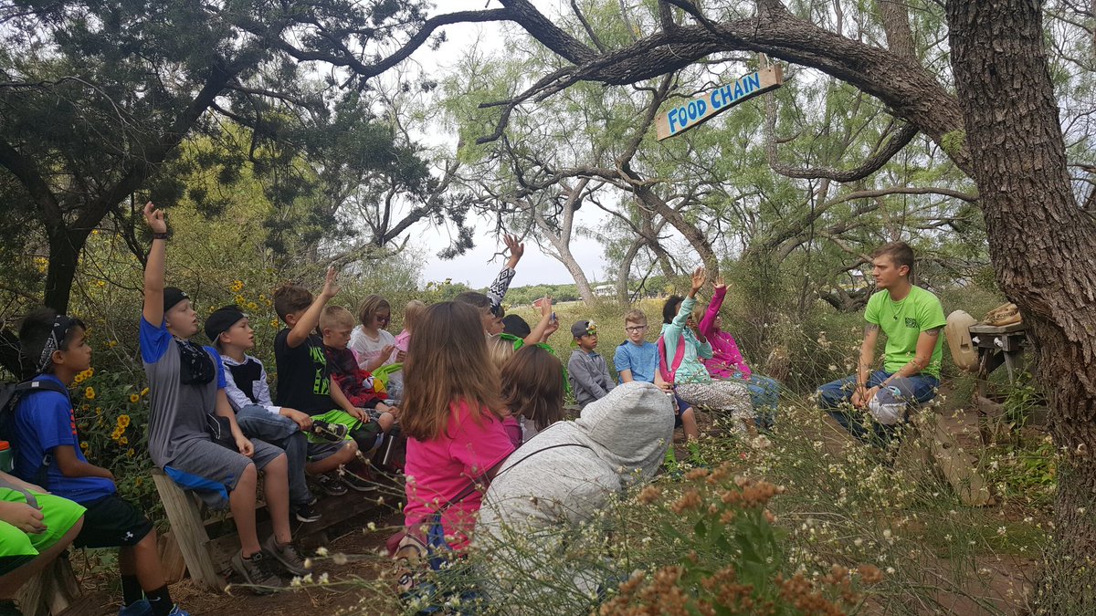 hhh_Chookas's tweet photo. These kids know their food chains! #CGS2016 #HerndonHeroes #BulldogFamily https://t.co/7N9Yt5bJ9F