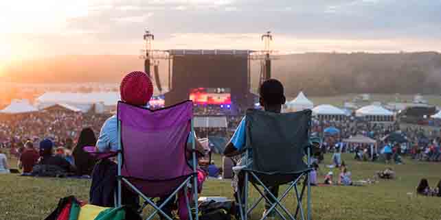 benandjerrys's tweet photo. We had a blast at @manyriversfest, getting to know a new generation of artist-activists. Story > https://t.co/VwAON9y2pa #MRTC16 https://t.co/VjjV2lTX84