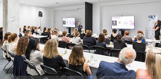 KromeServicesQC's tweet photo. KROME à la conférence du très tendance #brandingpersonnel  avec @CrewMtl et @CitoyenOptimum le 6 octobre dernier. https://t.co/WJes4Is0HH https://t.co/6FMzrIoloQ