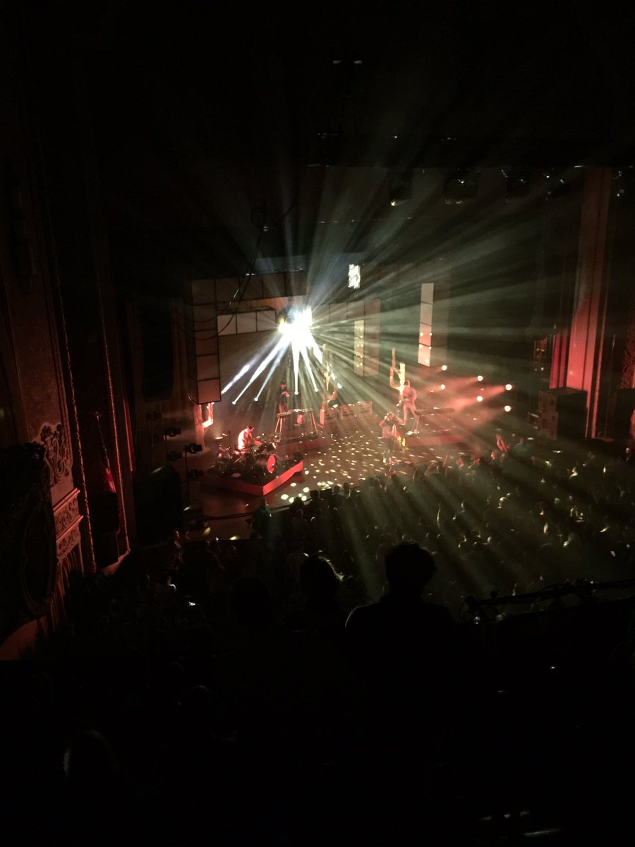 JillianAmort's tweet photo. @GlassAnimals got down with the filth last night. #filthyandiloveit 🙌💋 https://t.co/mg3sI5cONJ