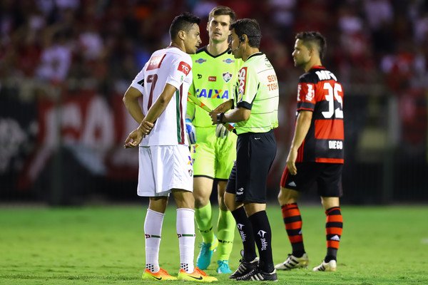 STJD minimiza chance de anulação do Fla-Flu, mas promete avaliar árbitro