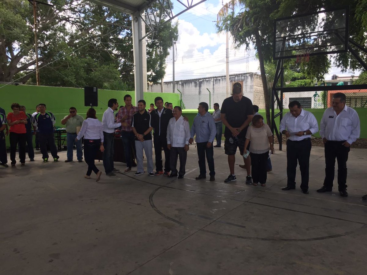 SpaldingMexico's tweet photo. ¡Gracias al secretario de educación del estado de Yucatán, Víctor Caballero, por recibirnos para un evento histórico! #TrueBelievers🏀 https://t.co/UXSsk2X8Jp