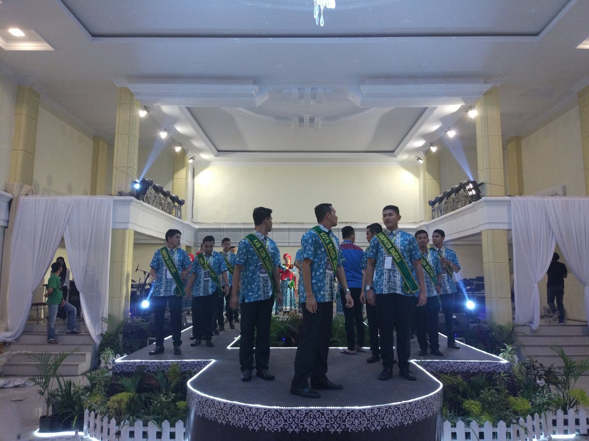 aceh_disbudpar's tweet photo. Para finalis Duta Wisata Aceh 2016 gelar gladi jelang malam grand final #PDWA2016, di Auditorium Hotel Harmoni, Kota Langsa #thelightofaceh https://t.co/5nLWKdzEgy