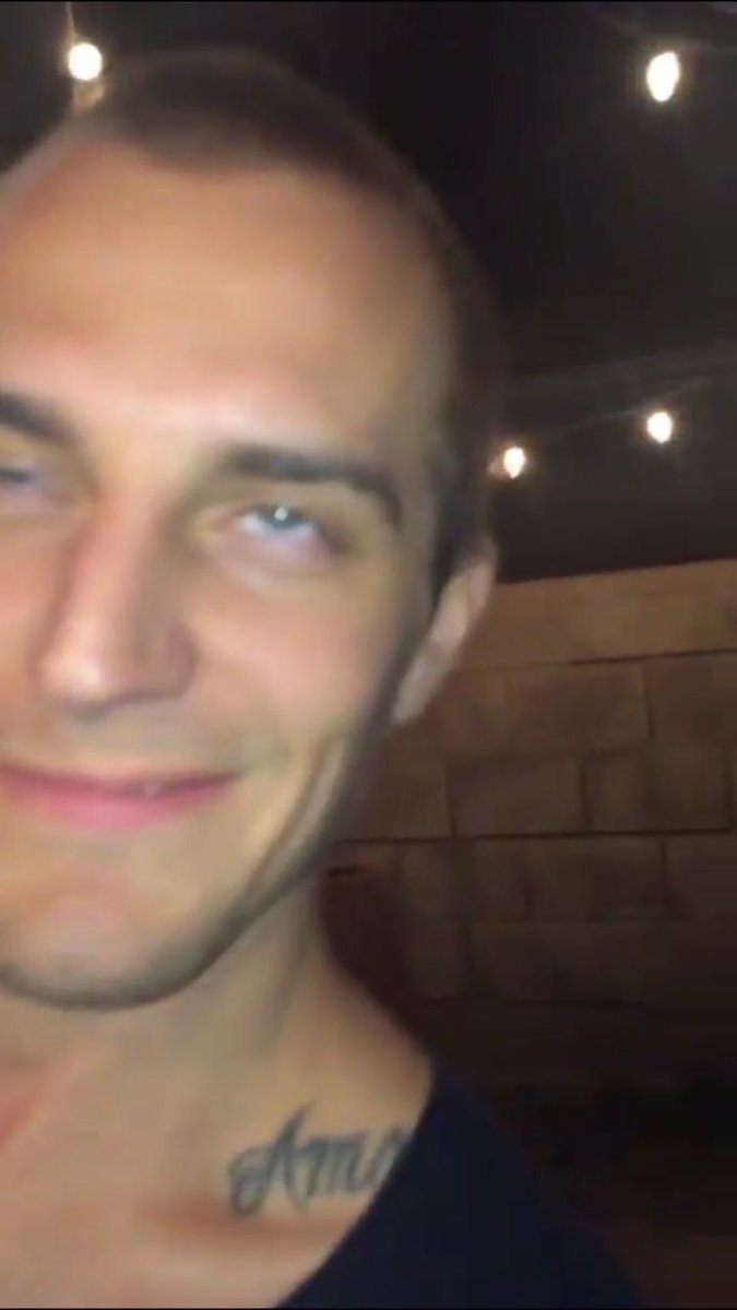 lowqualityjohn's tweet photo. he's fucking bald https://t.co/CklhYnMMBS