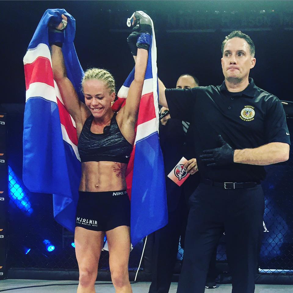sunnatsunami's tweet photo. I would have LOVED to be on the @InvictaFights November card. @ShanKnapp and @kaitlin_young, I´ll be READY if you need me! 👊🏻 #InvictaFC20 https://t.co/swhg2XteWd