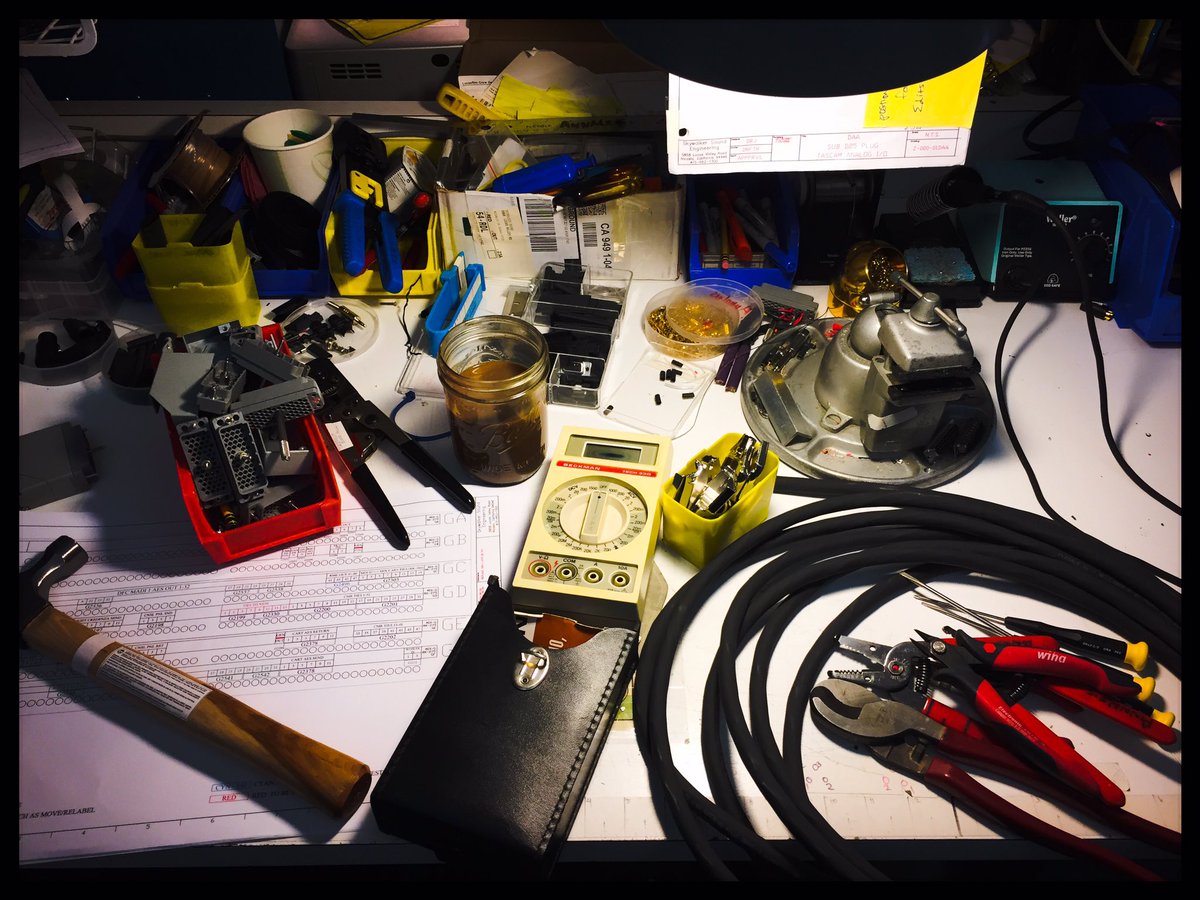 wiretechgirl's tweet photo. My desk.
#Wiretechlife #skysound #work #wiretech @DAPFpodcast #dapfpod https://t.co/oejQlAcIN2