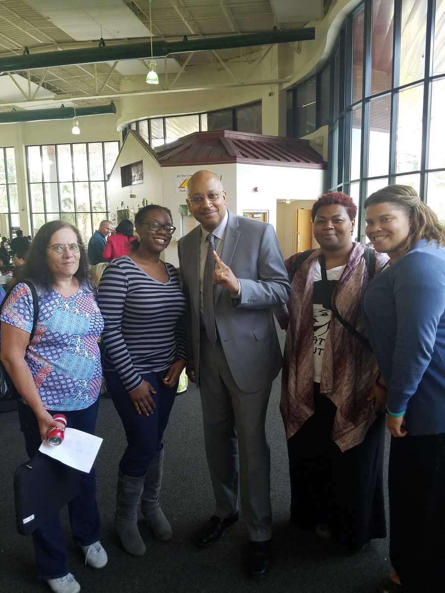 teacherlady803's tweet photo. JP Thomas' teachers with @PrincipalKafele at @RichlandOne #CAG2016 https://t.co/QYCGu68Chj