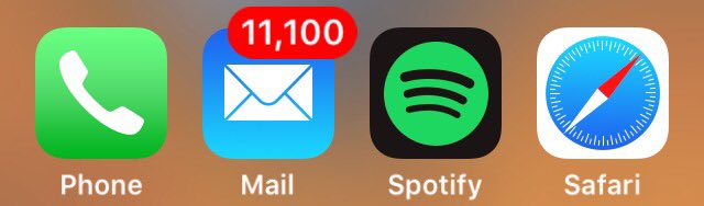 bowes_colleen's tweet photo. When you press unread by accident in your email #bruh #gottacleanit https://t.co/U29ub2JEwZ