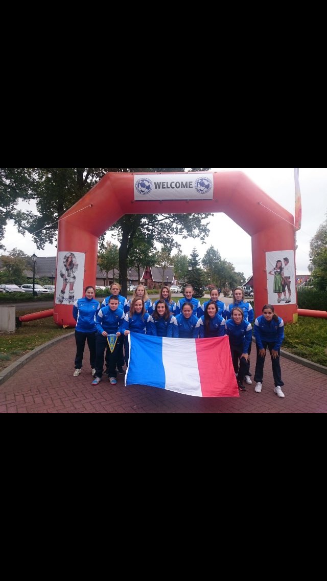 A_PTG's tweet photo. Coupe du monde futsal police - Pays-Bas 2016.. une dinguerie ⚽️🍺🍺🇳🇱👮👌 https://t.co/AyhfshxRrU