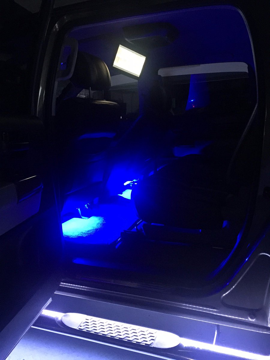 WAVESAUTOSOUND's tweet image. TV installed with custom HDMI instead of DVR to navigate your phone while it displays on your TV screen