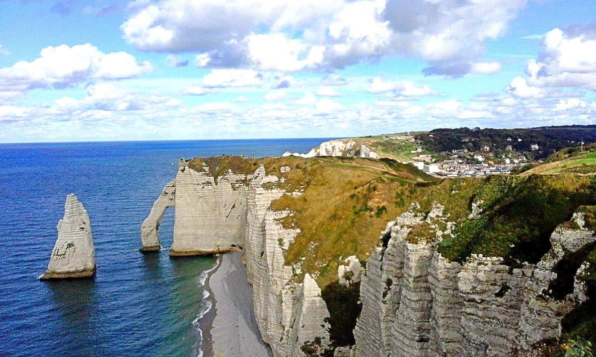 bit.ly/2dBUC1v
La magia delle scogliere di Étretat in Normandia! @OfficeEtretat  <a href="/Etretat_Norm/">Etretat Normandie</a>