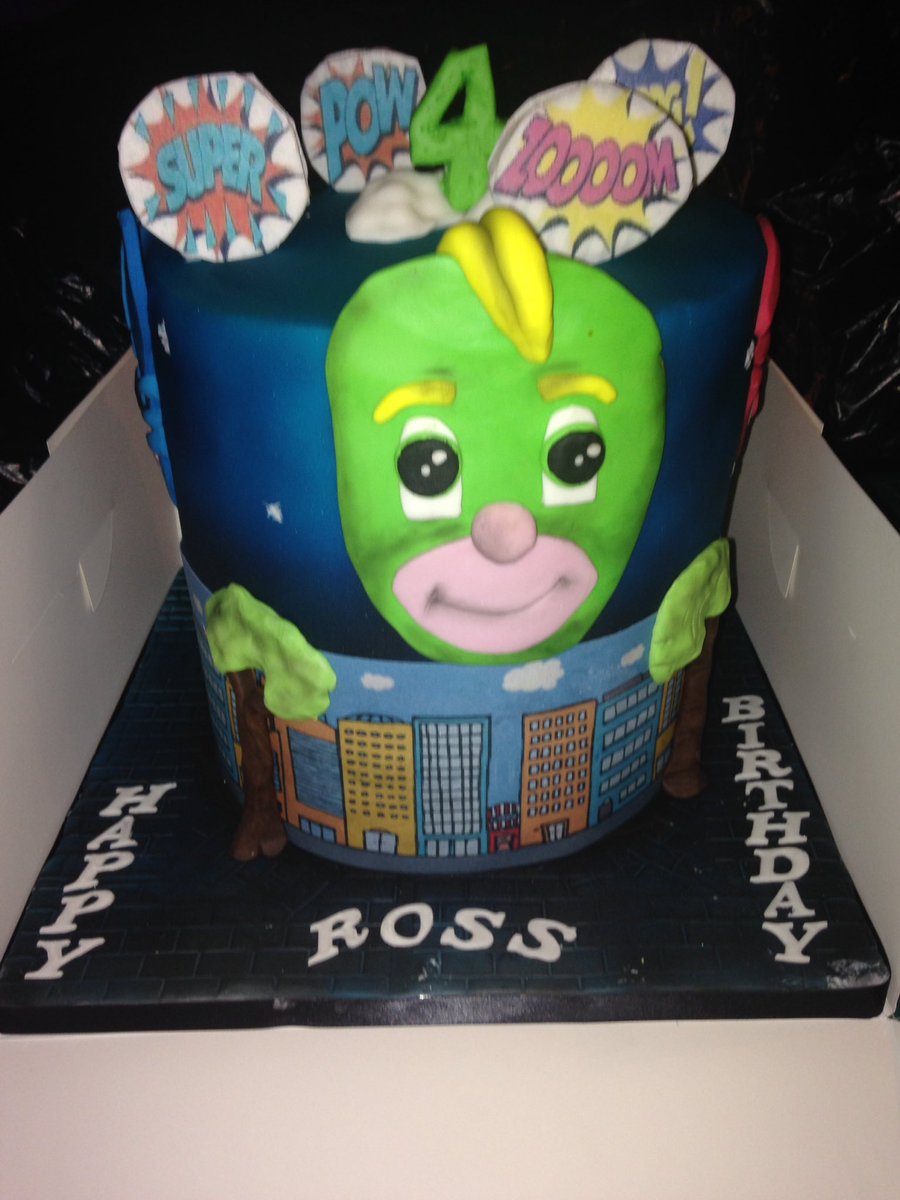 theweebakery's tweet photo. Cakes leaving the bakery today https://t.co/6smAgbGCaa