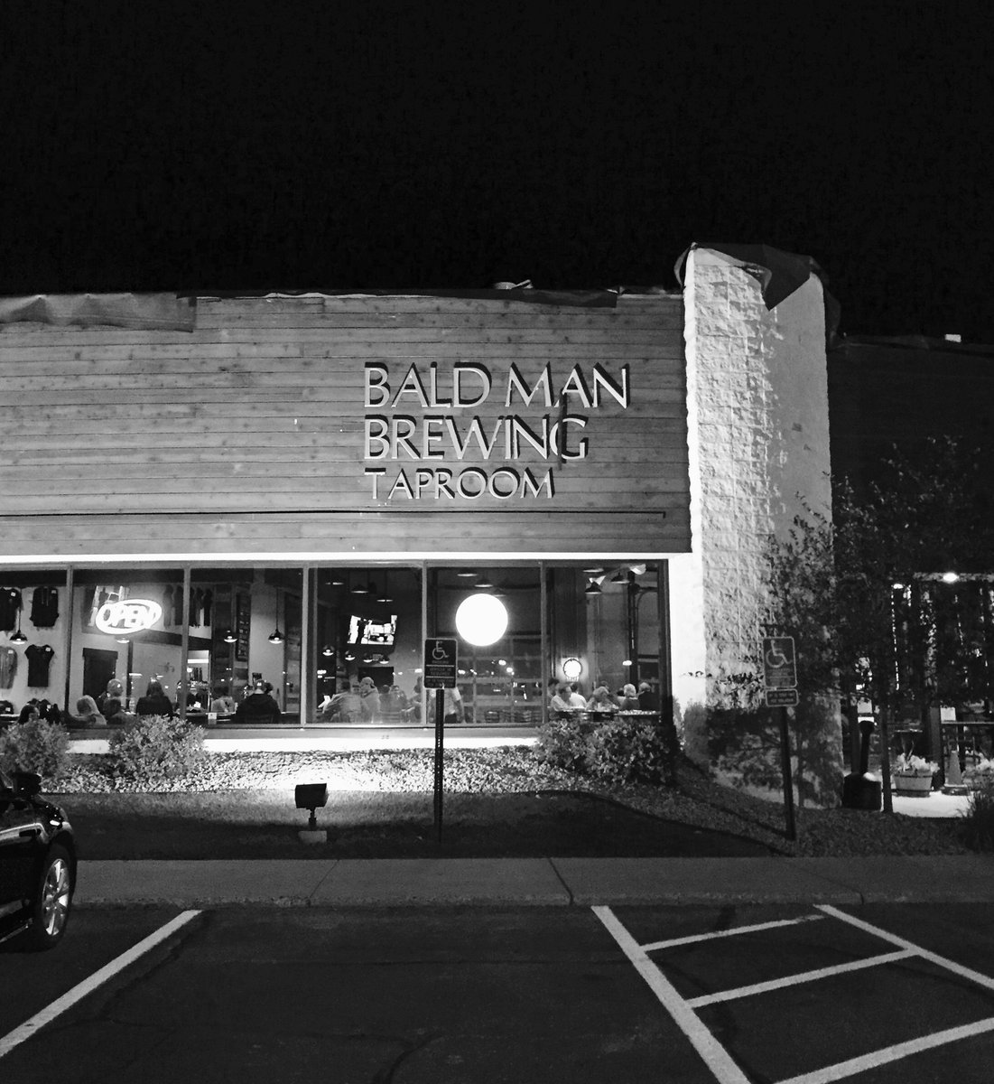 RoundTableHops's tweet image. The crew hit up @BaldManBrewing last night for the hocky game. And we loved it. #mnbeer #drinklocal