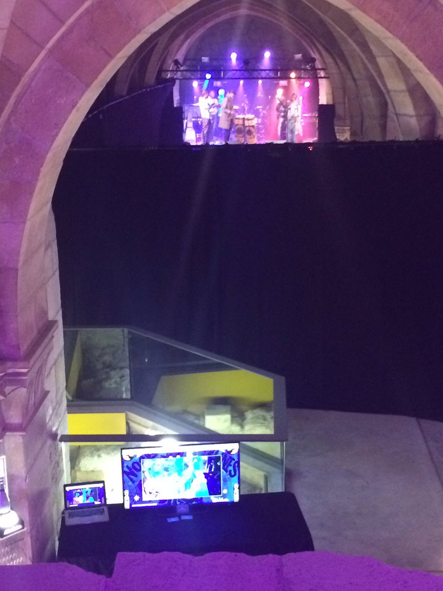 VisualAppIo's tweet image. Après les tweets, les réactions en live, les votes et les quizz, et les photobox : la vidéo live débarque sur #VisualApp.io ! @VeloursProd