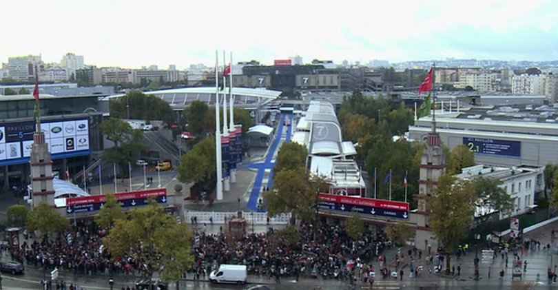 ZoneInterdite's tweet photo. Le Mondial de l’Automobile s’étend sur 125 000 mètres carrés, la surface de 17 terrains de football. #MondialAuto2016 #ZoneInterdite https://t.co/ChiESB31Ft